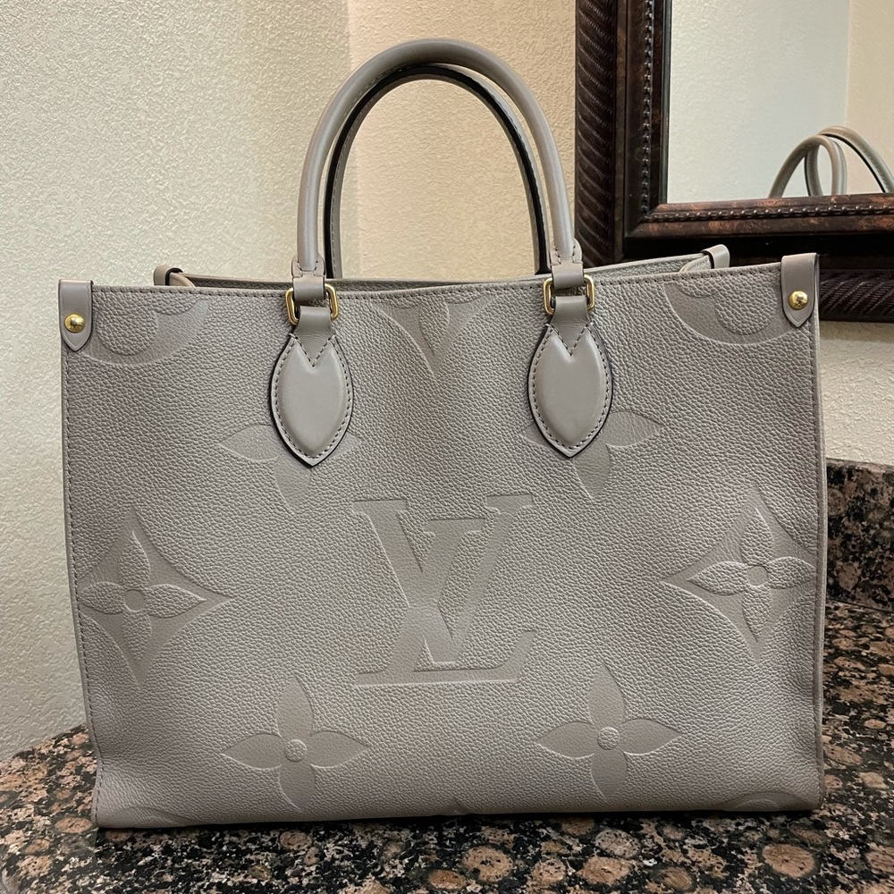 Louis Vuitton (authentic)